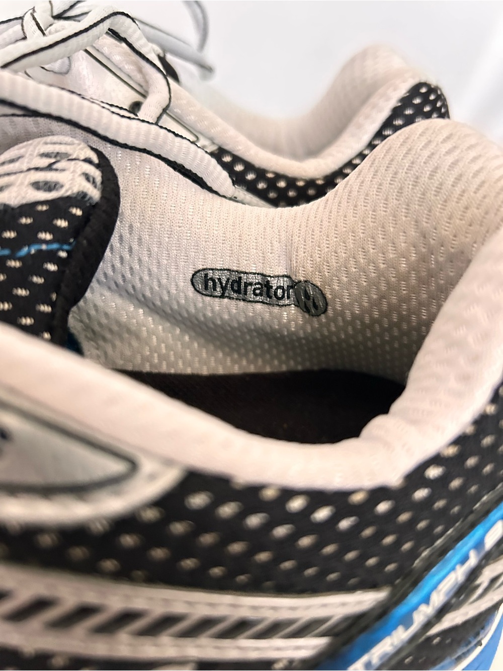 Saucony Men’s White, Black and Blue Running Sneakers - Picture 3 of 9